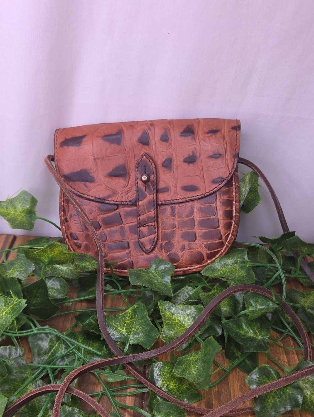 Banana Republic. Made in Italy. Leather Crossbody. Beautiful Condition